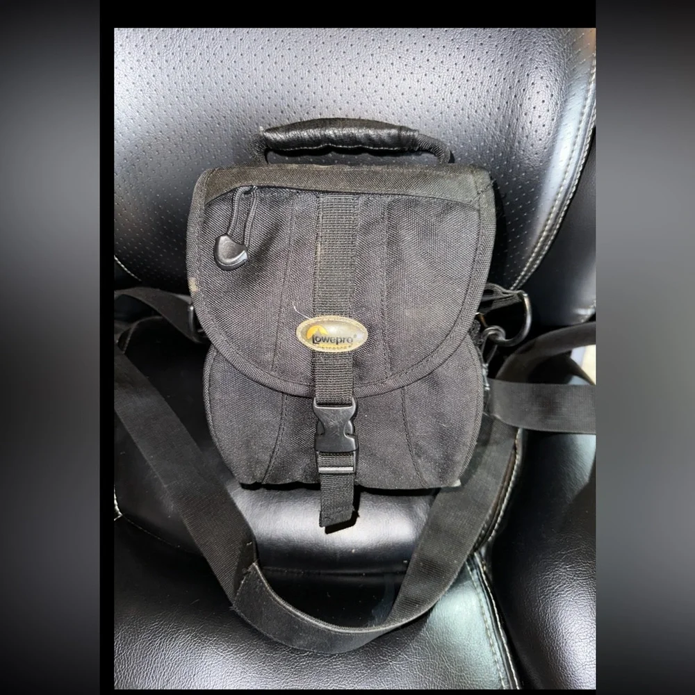 Lowepro EX 120 Camera Lens PADDED CARRYING CASE Pre- owned Good Condition